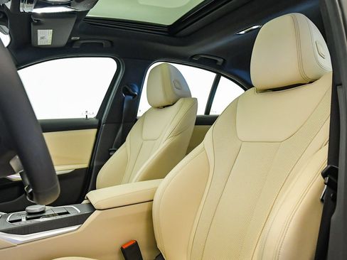 Used 2025 BMW 330i Sedan w/ Convenience Package image 21