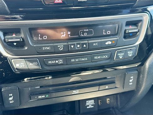 Used 2016 Honda Pilot Touring image 18
