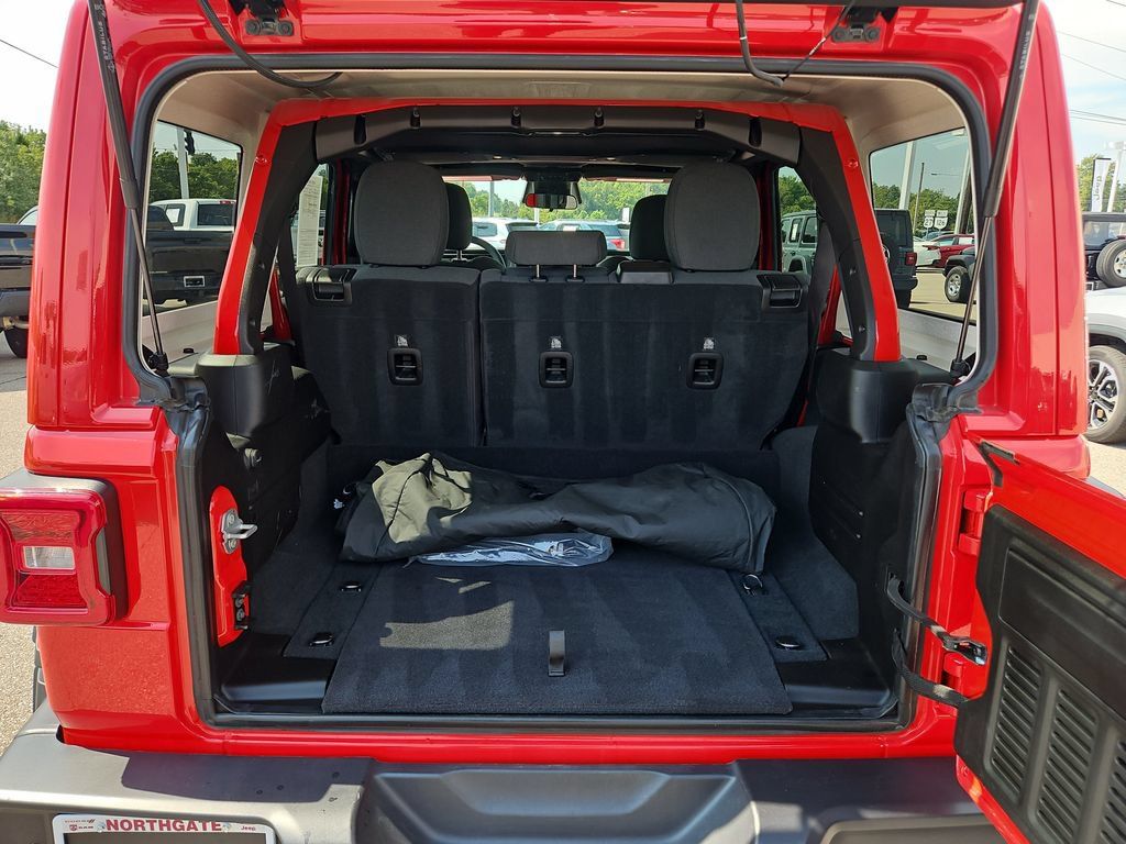 Used 2025 Jeep Wrangler Unlimited Sahara w/ Safety Group AWD/4WD image 7