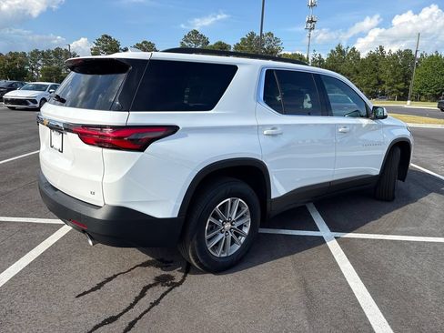Used 2022 Chevrolet Traverse LT FWD image 34