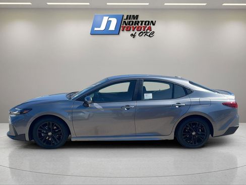 New 2026 Toyota Camry SE image 8