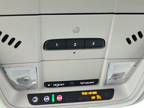 Used 2023 Chevrolet Blazer LT image 23