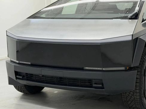 Used 2025 Tesla Cybertruck 2WD Crew Cab image 37