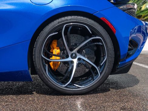 Used 2025 McLaren 750S Spider RWD image 28