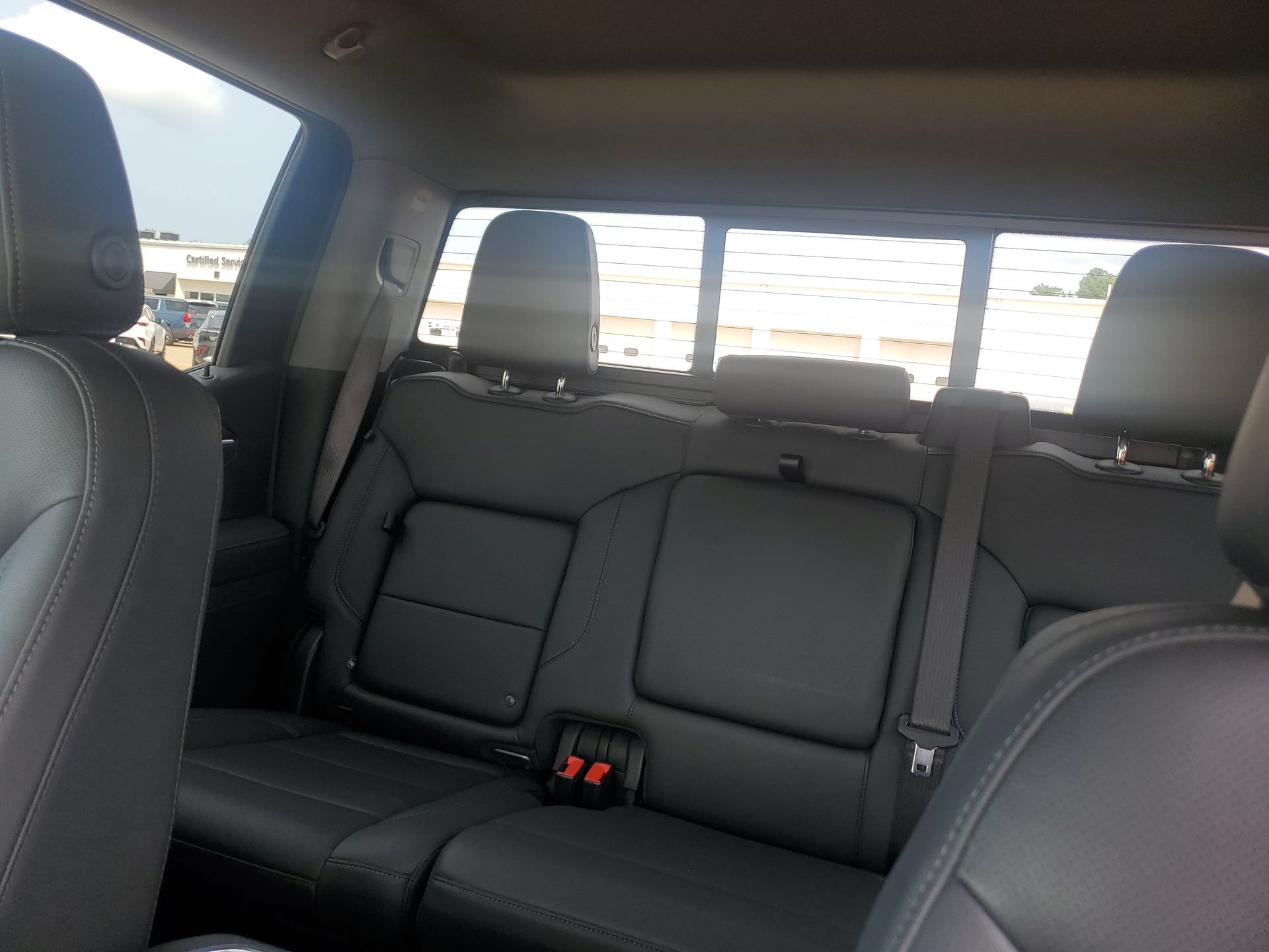 Used 2025 GMC Sierra 1500 SLT w/ SLT Premium Plus Package AWD/4WD image 28