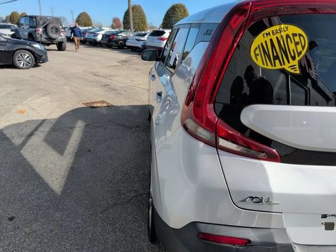 Used 2020 Kia Soul LX FWD image 9