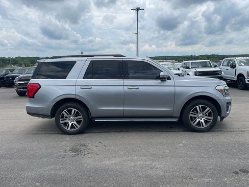 Used 2023 Ford Expedition XLT RWD image 5