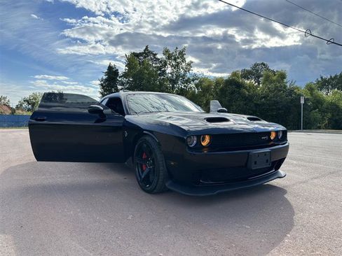 Used 2021 Dodge Challenger SRT Hellcat w/ Plus Package image 19