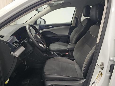 Used 2023 Volkswagen Taos SE image 3