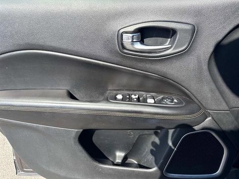 Used 2018 Jeep Compass Limited image 7
