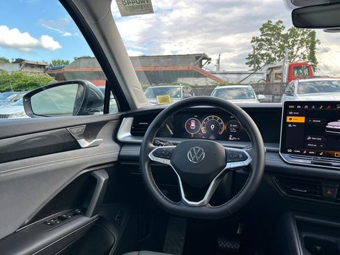 Used 2025 Volkswagen Tiguan SE w/ Panoramic Sunroof Package AWD/4WD image 20