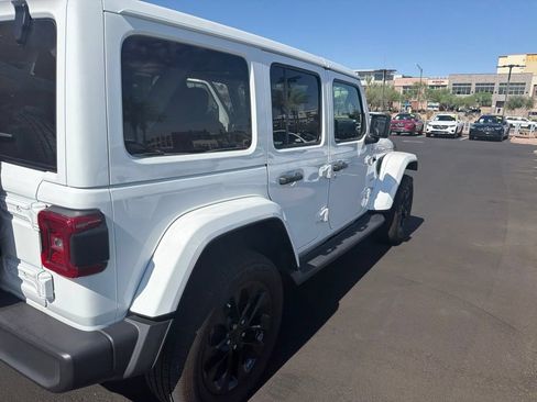 Used 2021 Jeep Wrangler Unlimited Sahara w/ Cold Weather Group AWD/4WD image 4