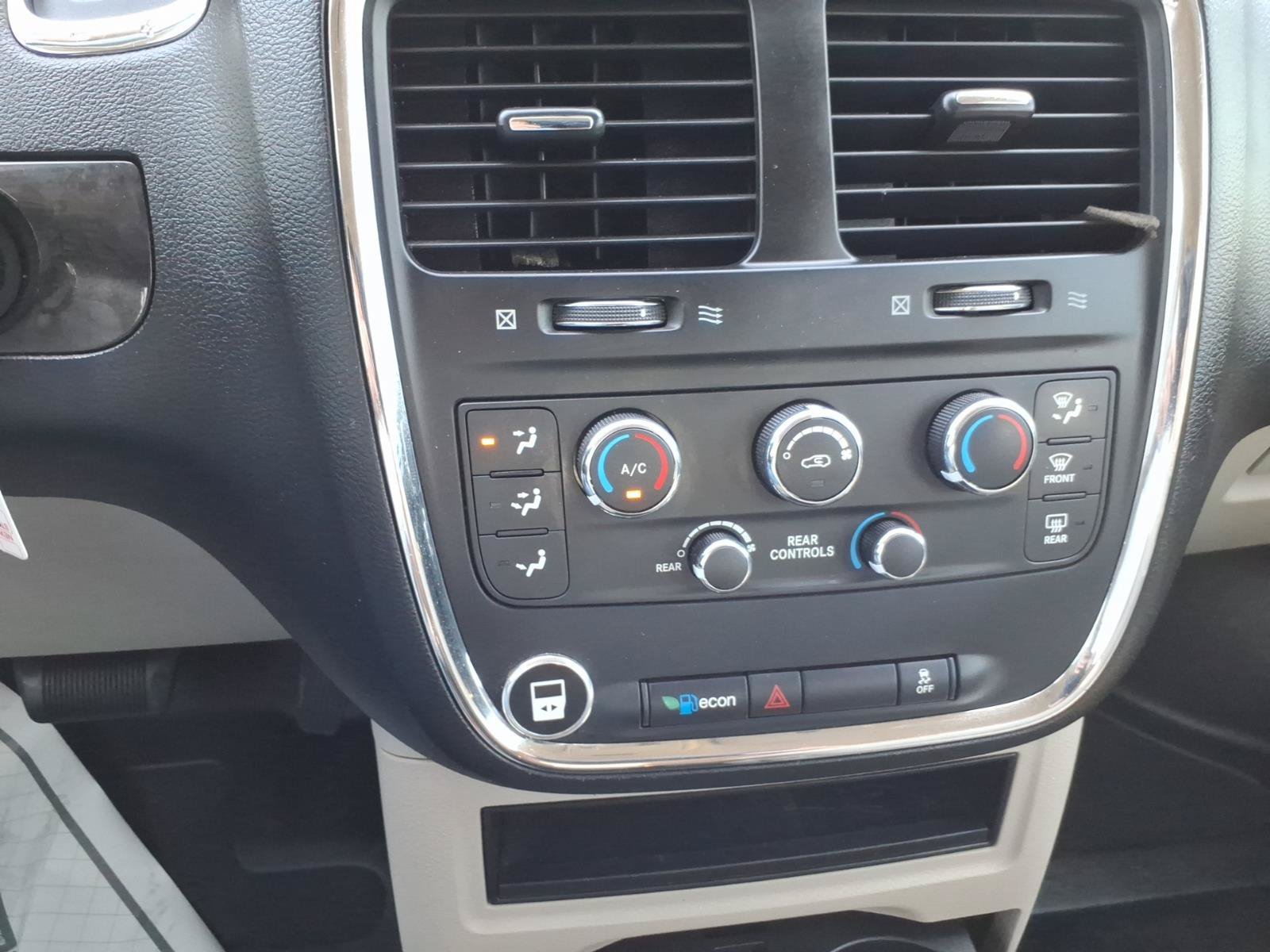 Used 2015 Dodge Grand Caravan SXT FWD image 16