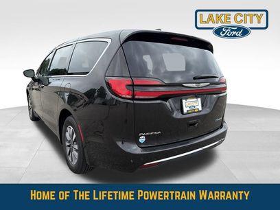 Used 2024 Chrysler Pacifica Limited