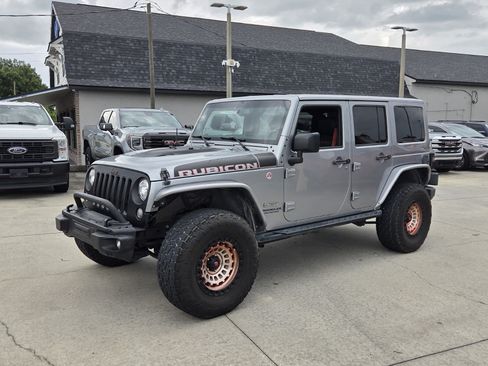 Used 2017 Jeep Wrangler Unlimited Rubicon AWD/4WD image 3