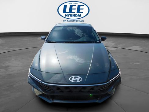 New 2025 Hyundai Elantra SEL image 8