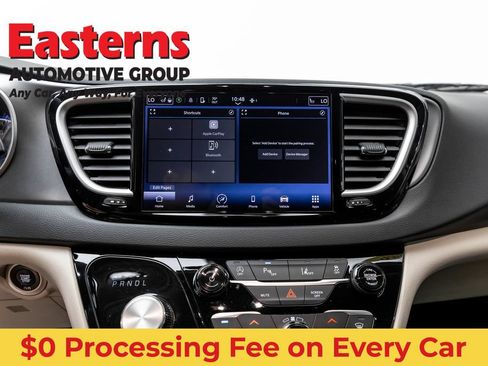 Used 2024 Chrysler Pacifica Touring-L FWD image 12