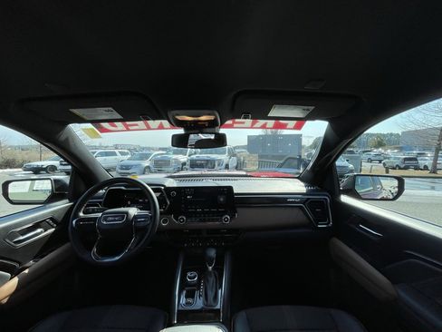 Used 2024 GMC Canyon AT4 w/ Technology Package image 27