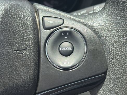 Used 2018 Honda HR-V LX image 30