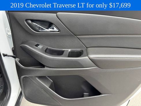 Used 2019 Chevrolet Traverse LT FWD image 11