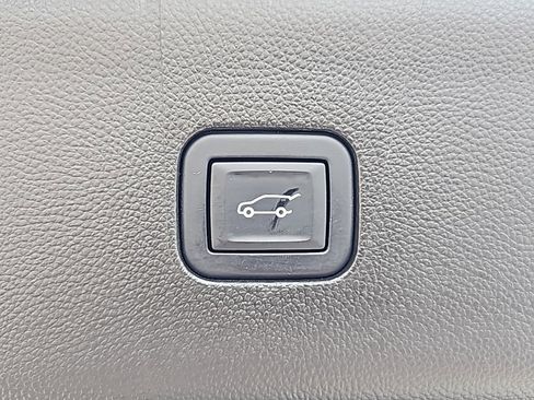 Certified 2022 Buick Enclave Essence image 7