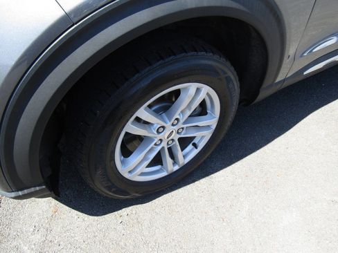 Used 2022 Ford Explorer XLT AWD/4WD image 32