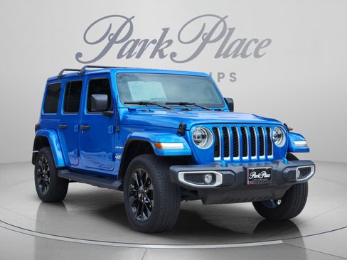 Used 2022 Jeep Wrangler Unlimited Sahara w/ Cold Weather Group AWD/4WD image 4