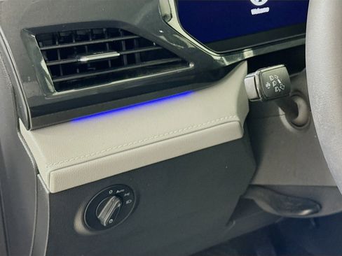 Used 2023 Volkswagen Taos SEL image 14