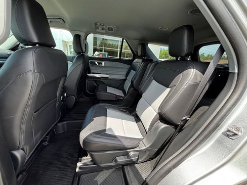 Used 2024 Ford Explorer XLT w/ Equipment Group 202A AWD/4WD image 15