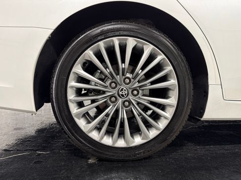 Used 2022 Toyota Avalon Limited w/ Advanced Safety Package FWD image 8