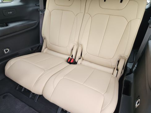 Used 2024 Jeep Grand Cherokee L Limited w/ Black Appearance Package image 30