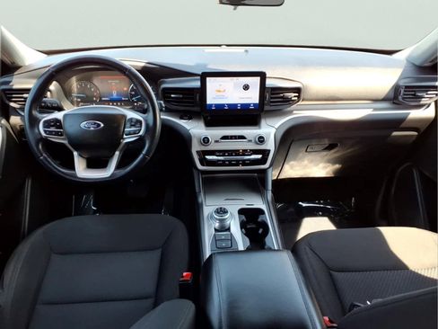 Used 2023 Ford Explorer XLT AWD/4WD image 18