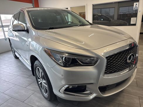 Used 2020 INFINITI QX60 Luxe w/ Essential Package image 2