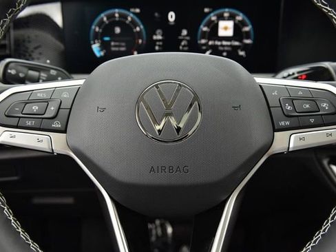 New 2026 Volkswagen Tiguan SE image 18