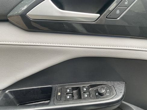 Used 2023 Volkswagen Taos SEL image 9