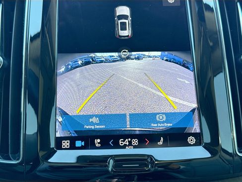 Used 2023 Volvo XC60 B6 Ultimate w/ Climate Package image 32