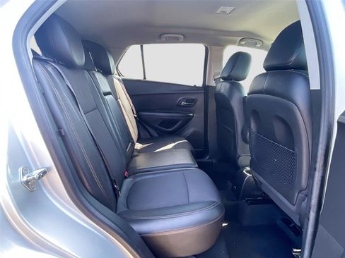 Used 2020 Chevrolet Trax LT w/ LT Convenience Package AWD/4WD image 24