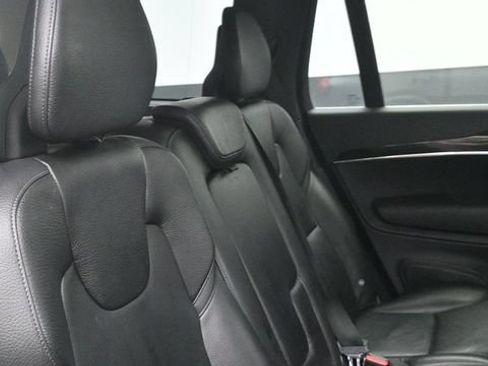 Used 2018 Volvo XC90 T6 Momentum w/ Convenience Package AWD/4WD image 14