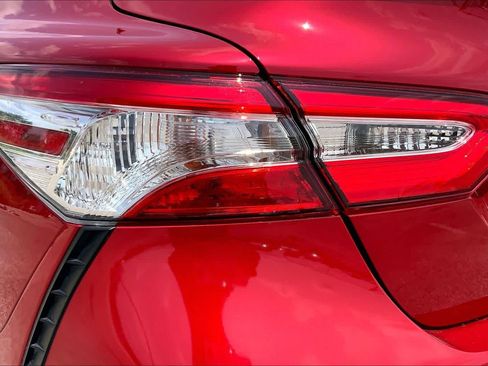 Used 2020 Toyota Camry SE FWD image 28