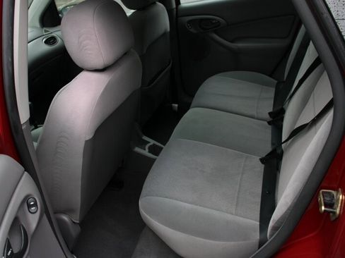 Used 2004 Ford Focus ZX5 Hatchback FWD image 15