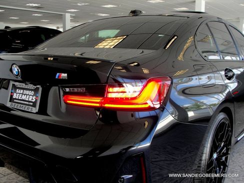 Used 2023 BMW 330i Sedan w/ M Sport Package RWD image 11