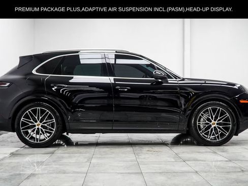 Used 2024 Porsche Cayenne AWD/4WD image 7