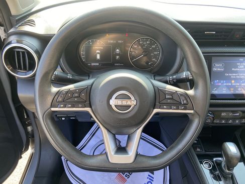 Certified 2022 Nissan Kicks SV FWD image 13
