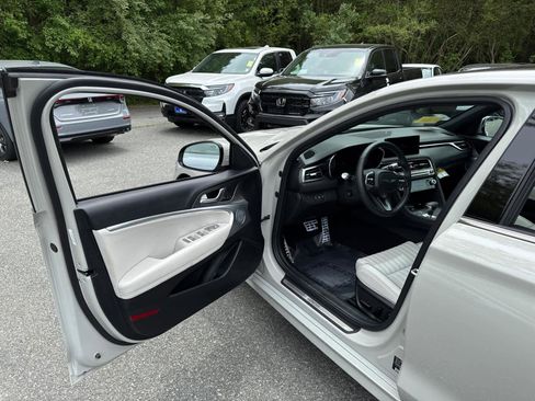 Used 2025 Genesis G70 2.5T w/ Sport Prestige Package image 12