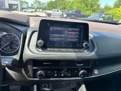 Used 2023 Nissan Rogue S FWD image 8