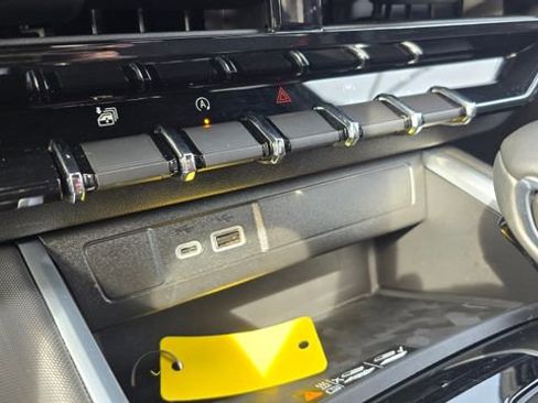 Used 2023 Chevrolet Colorado Z71 w/ Z71 Convenience Package 2 image 22