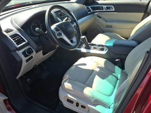 Used 2015 Ford Explorer XLT w/ Equipment Group 202A AWD/4WD image 13
