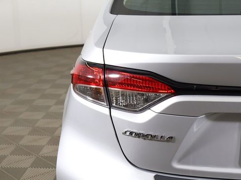 Used 2021 Toyota Corolla LE image 13