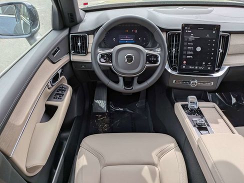 Certified 2026 Volvo XC90 B6 Plus w/ Protection Package Premier AWD/4WD image 18