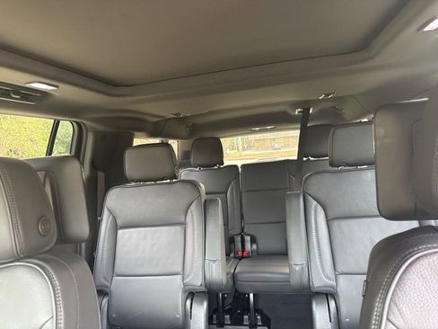 Used 2025 GMC Yukon XL Denali w/ Denali Reserve Package image 7